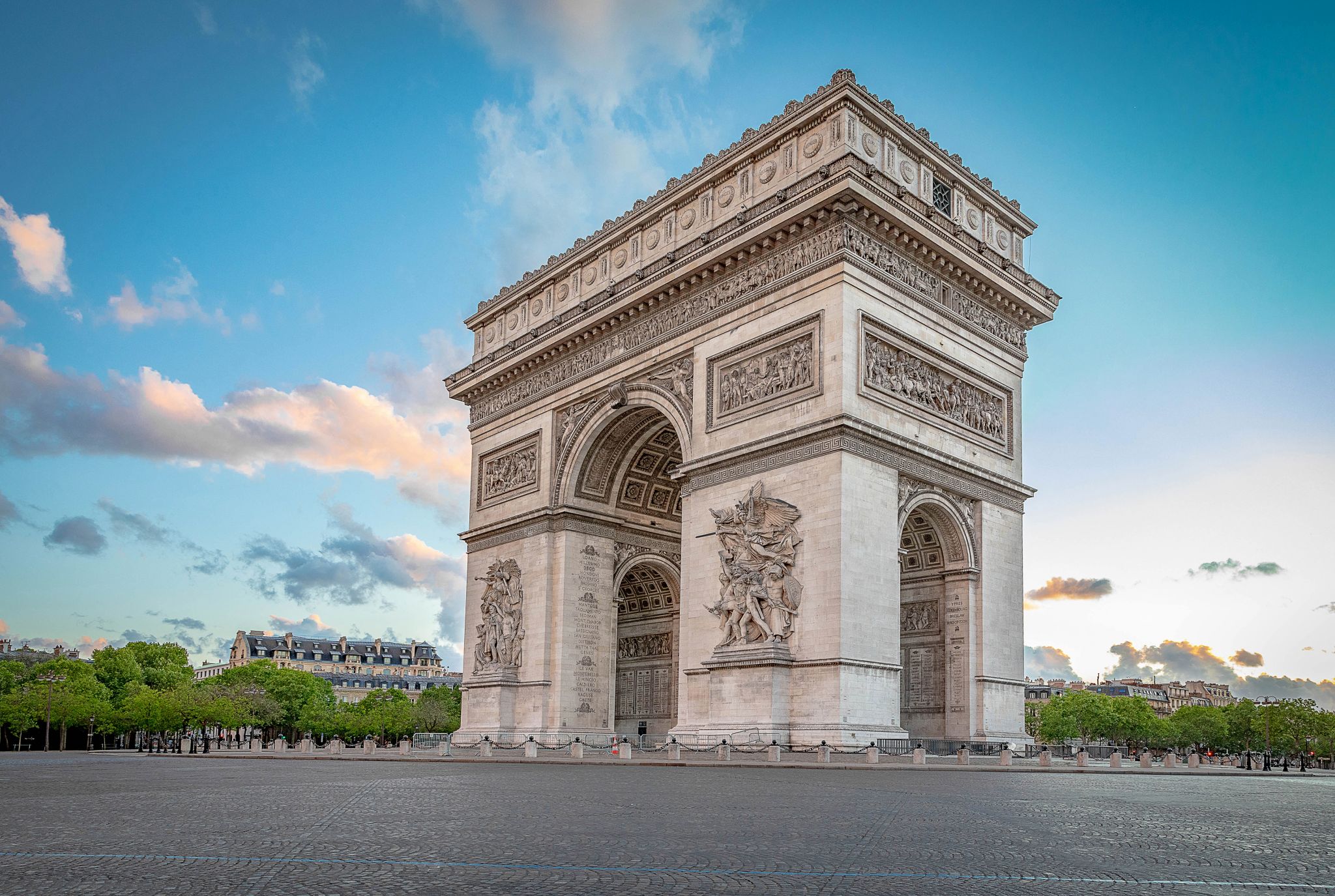 What Is The Arc De Triomphe In Paris QQRPPZ